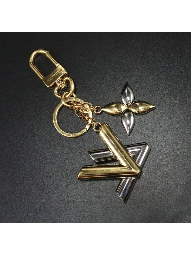 Women s Louis Vuitton M68197 LV Twist Bag Charm Key Holder gt Gangbuk used luxury goods - LOUIS VUITTON - BALAAN 6