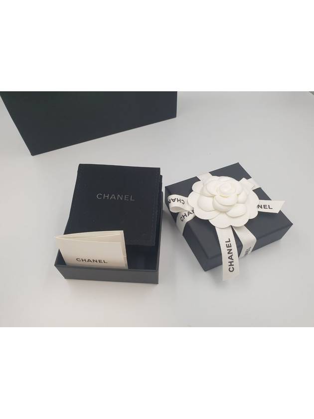 CC logo pearl brooch gold A64978 - CHANEL - BALAAN 7