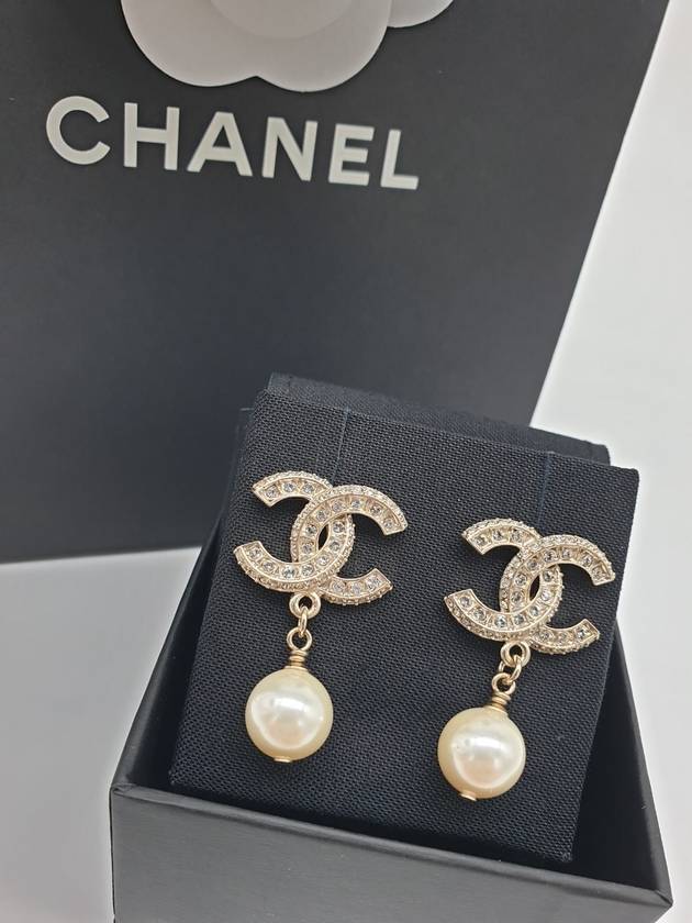 CC Metal Logo Pearl Earrings Gold - CHANEL - BALAAN 7