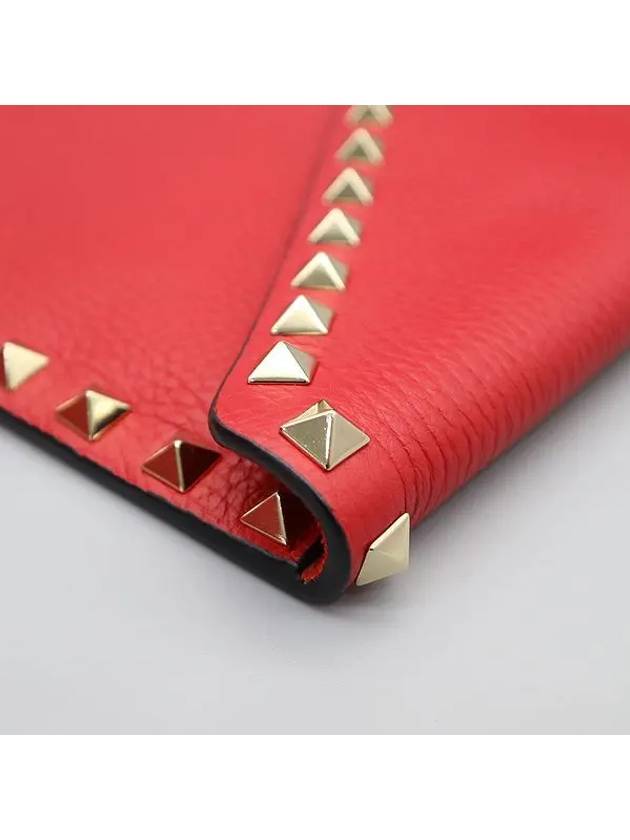 SW2P0P56VSH Red Leather Rockstud Envelope Flap Clutch - VALENTINO - BALAAN 5