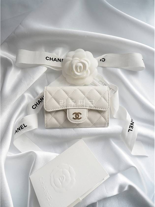 Classic Grained Shiny Calfskin Card Wallet White - CHANEL - BALAAN 3