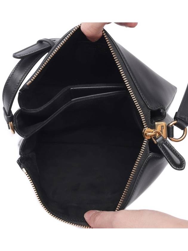 Trapezio Cross Bag Black - SALVATORE FERRAGAMO - BALAAN 7