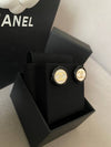 CC logo earrings twotone frame round earrings black white ABC997 - CHANEL - BALAAN 2