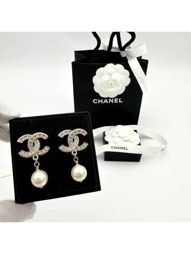 CC Metal Logo Pearl Earrings Gold - CHANEL - BALAAN 4