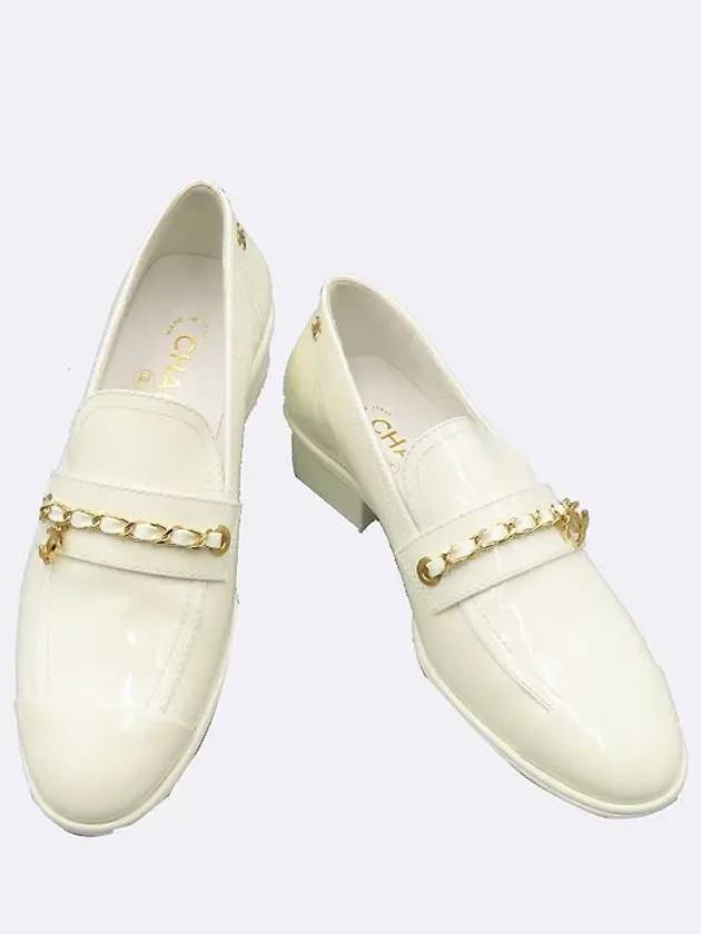 G38559 White patent leather silver COCO logo women s loafers 240MM - CHANEL - BALAAN 2