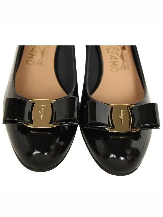 Vara Bow Patent Pumps Black - SALVATORE FERRAGAMO - BALAAN 3