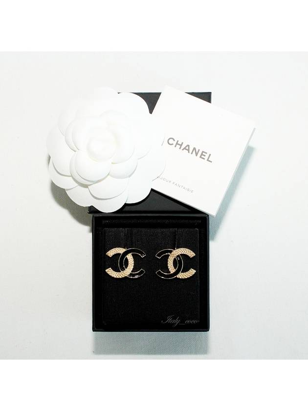 CC Logo Vintage Gold Black Metal Earrings ABC944 B16086 NW195 - CHANEL - BALAAN 10