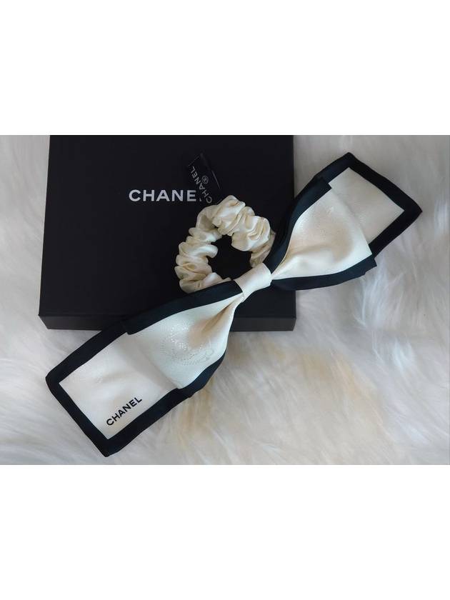 CC Ribbon Hair Scrunch Band White Black - CHANEL - BALAAN 2