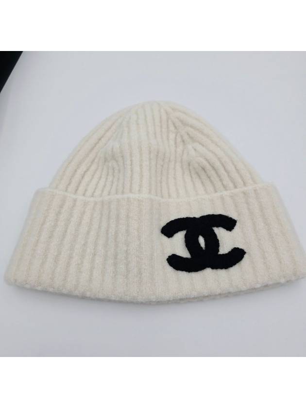 Beanie CC Logo Cashmere Winter Luxury Hat White Ivory AAA590 - CHANEL - BALAAN 3