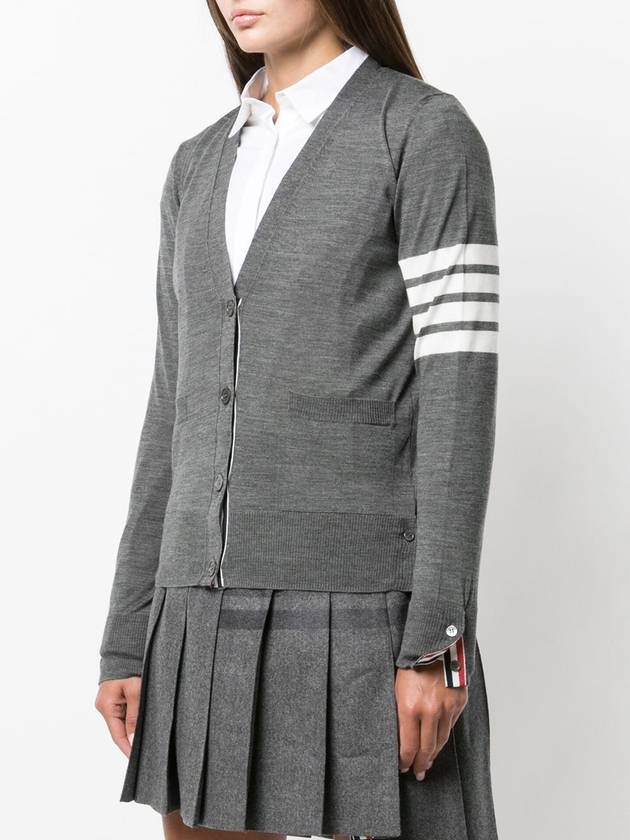 Sustainable Fine Merino Wool 4-Bar Relaxed Fit V-Neck Cardigan Medium Grey - THOM BROWNE - BALAAN 3