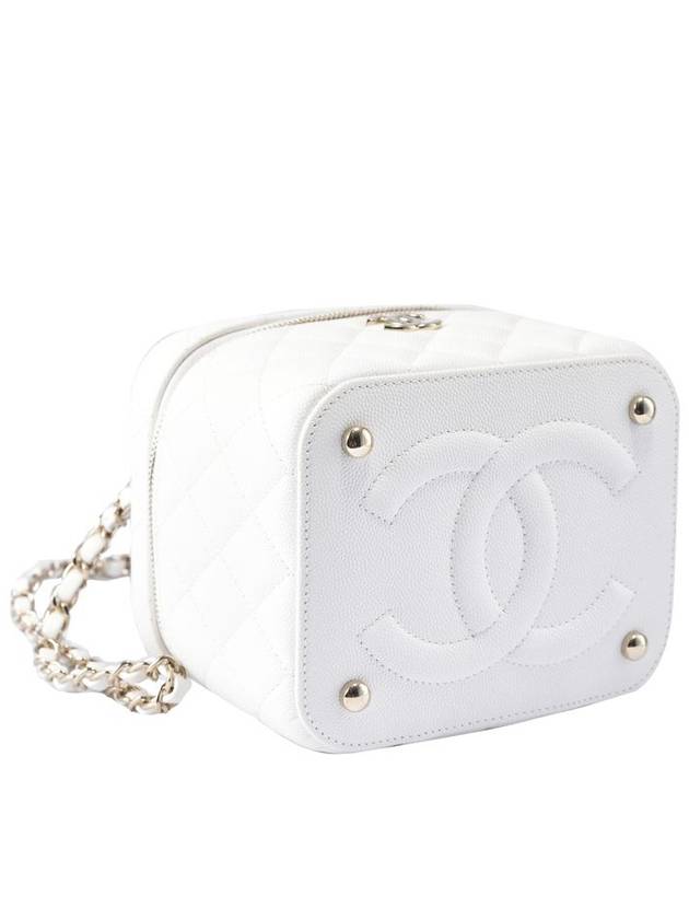 Women 22 Shinsegae Purchase Benetti Cosmetic Top Handle Bag CD5269 - CHANEL - BALAAN 3