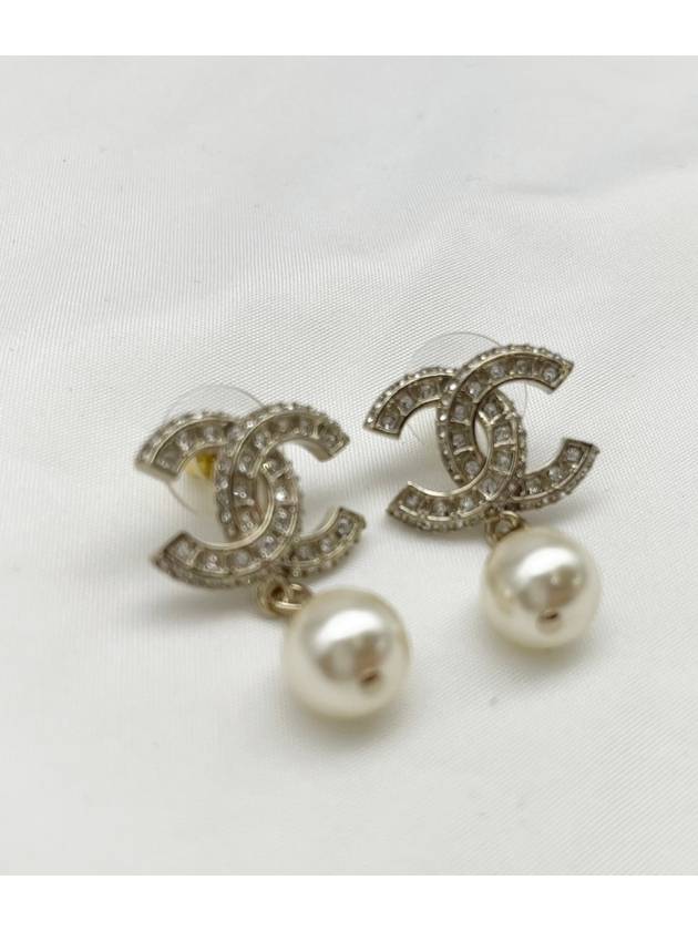 CC Metal Logo Pearl Earrings Gold - CHANEL - BALAAN 8