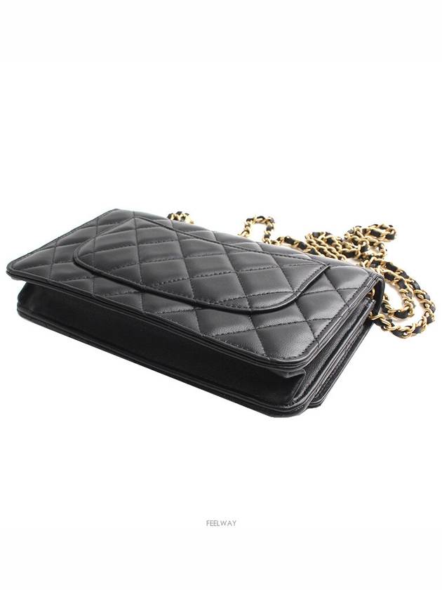 women cross bag - CHANEL - BALAAN 4