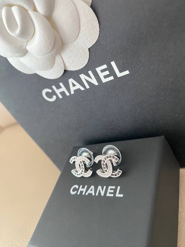 CC Logo EarringsHalf Black Cubic EarringsAB8981 - CHANEL - BALAAN 7