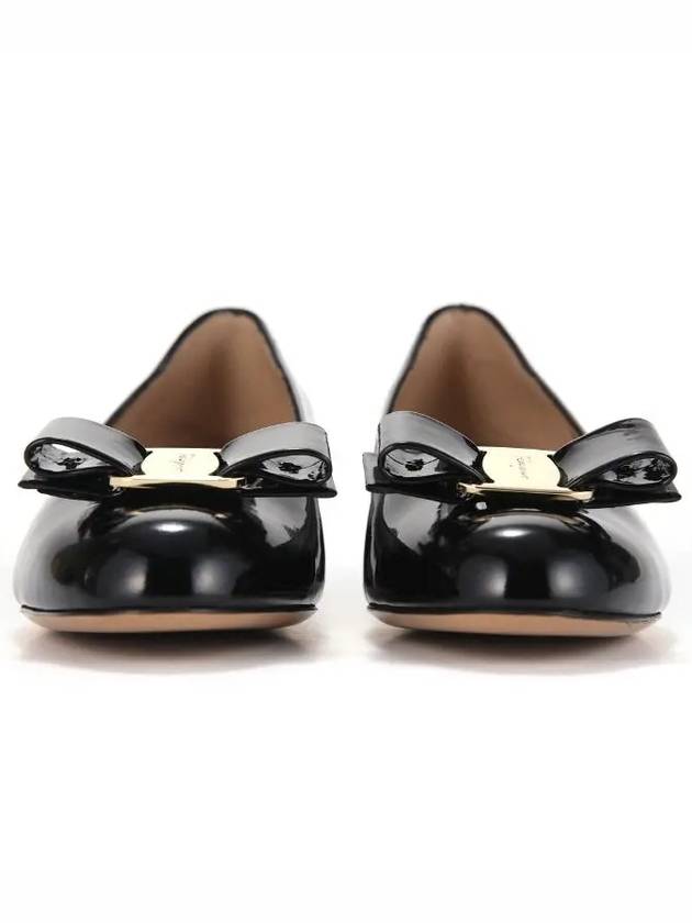 Vara Bow Patent Pumps Black - SALVATORE FERRAGAMO - BALAAN 4