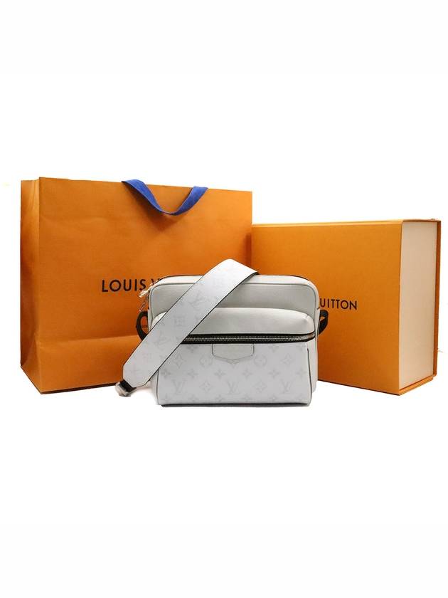 Women s Louis Vuitton M30243 Silver Monogram Antartica Outdoor Messenger Cross Bag gt Gangbuk used luxury goods - LOUIS VUITTON - BALAAN 3