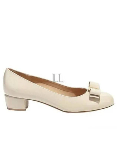 Vara Bow Patent Pumps White - SALVATORE FERRAGAMO - BALAAN 2