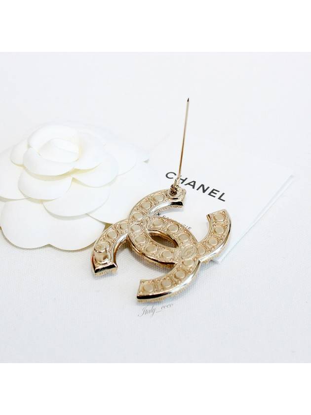 Classic CC Logo Pearl Crystal Brooch Gold - CHANEL - BALAAN 10