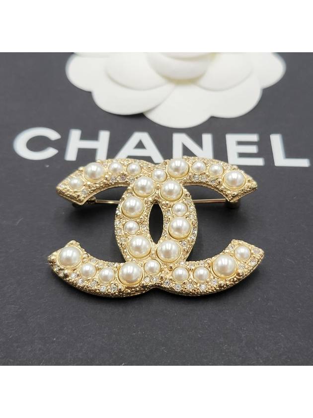 Classic CC Logo Pearl Crystal Brooch Gold - CHANEL - BALAAN 2