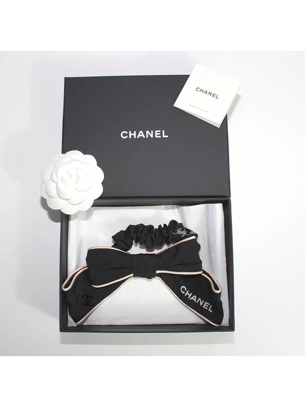 Logo Ribbon Silk Scrunch Hairband Black - CHANEL - BALAAN 2