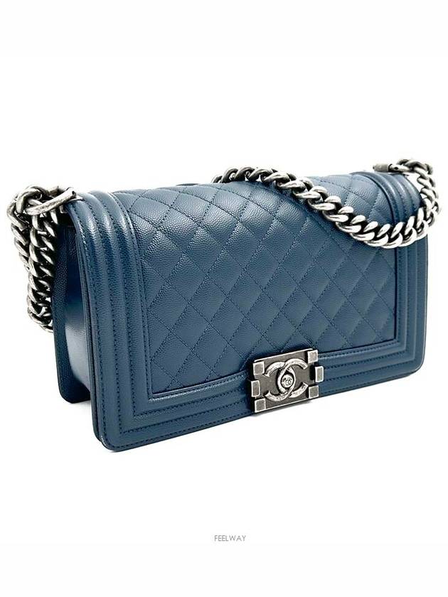 Caviar Boy Bag Medium - CHANEL - BALAAN 3