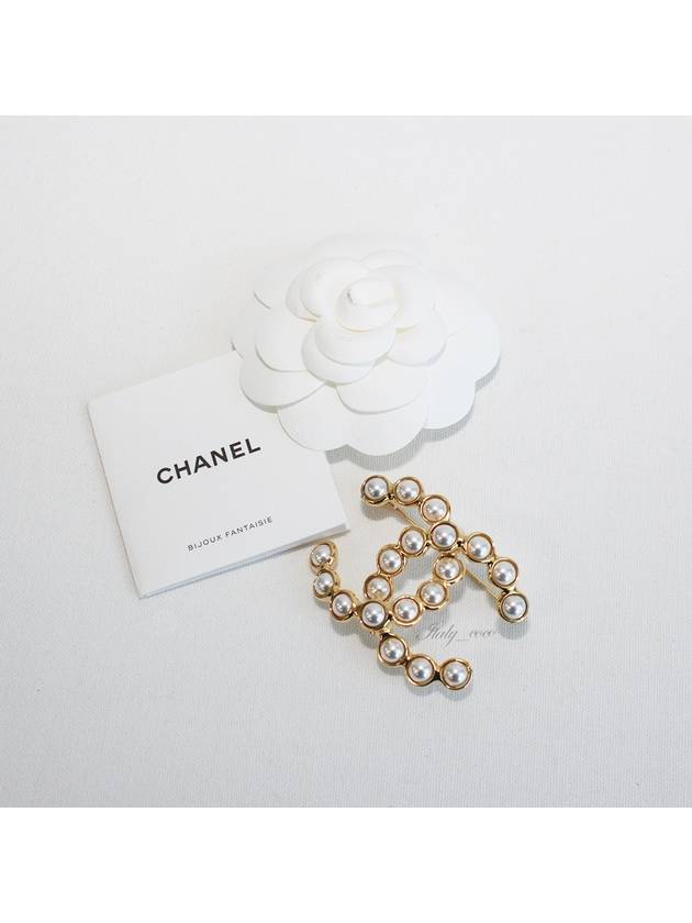 CC logo pearl brooch ABD237 B16671 NY009 - CHANEL - BALAAN 3