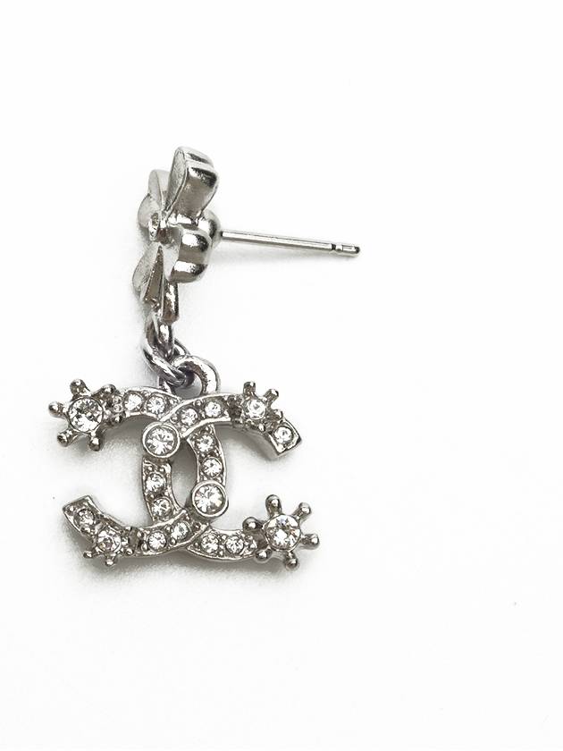 CC logo snowflake drop earrings silver - CHANEL - BALAAN 6