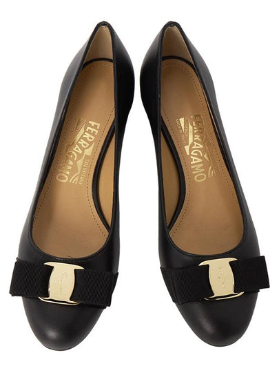 Ferragamo Vara Bow Women s Pumps SOFT NERO 0775750 Foot C - SALVATORE FERRAGAMO - BALAAN 2