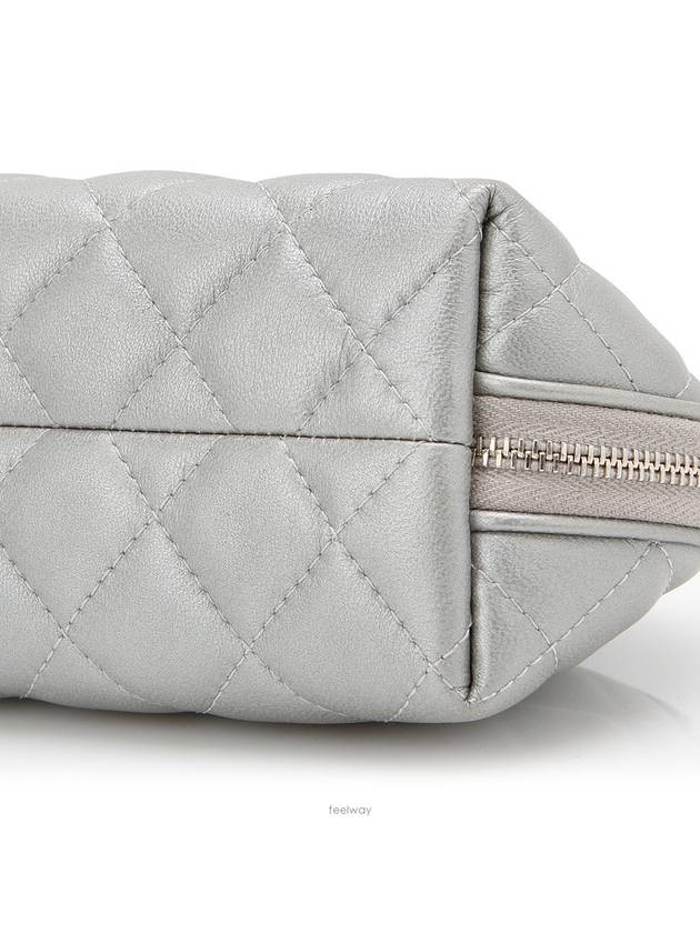 women pouch bag - CHANEL - BALAAN 5