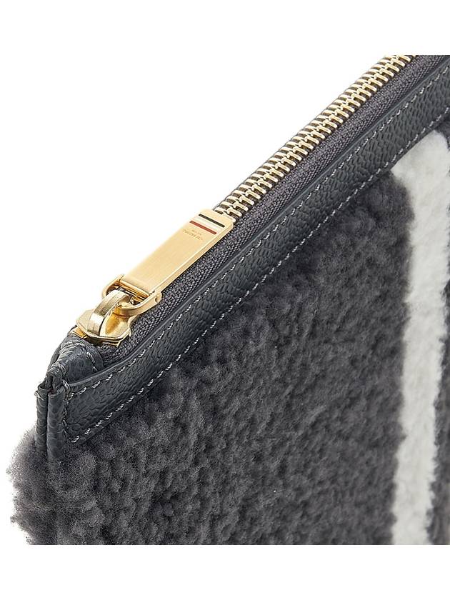 Curly Merino Clutch Bag UAC015A L0019 035 - THOM BROWNE - BALAAN.