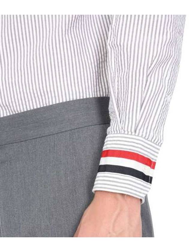 Three Stripes Grosgrain Cuff Striped Seersucker Long Sleeve Shirt Medium Gray - THOM BROWNE - BALAAN 5