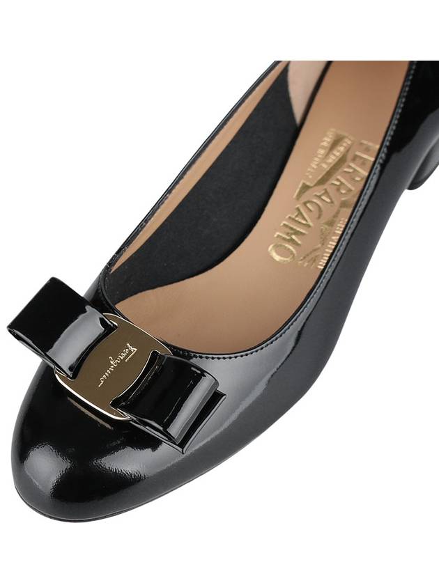 Vara Bow Patent Pumps Black - SALVATORE FERRAGAMO - BALAAN 8