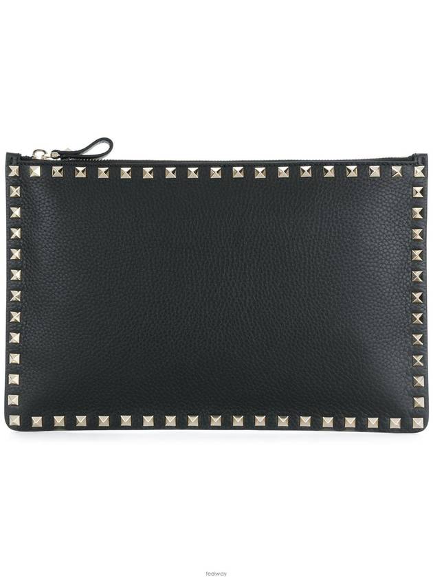 Rockstud Pebble Leather Clutch Bag Black - VALENTINO - BALAAN.