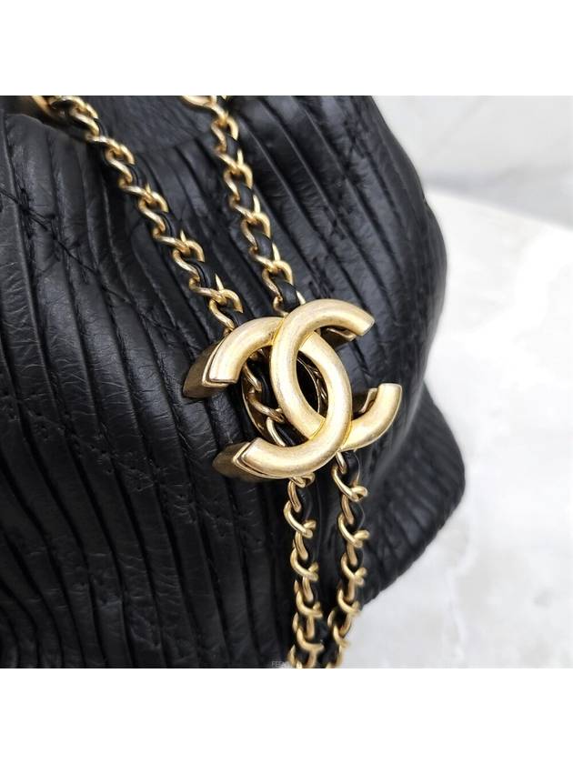 Lux You CC logo drawstring bucket bag - CHANEL - BALAAN 5