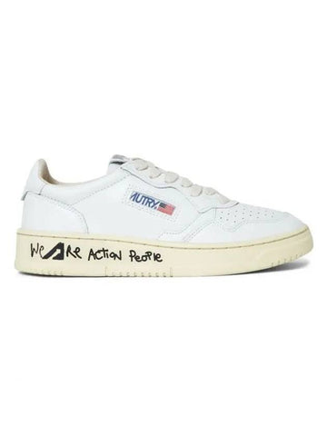 Women's Medalist Suede Lettering Low-Top Sneakers White - AUTRY - BALAAN 1