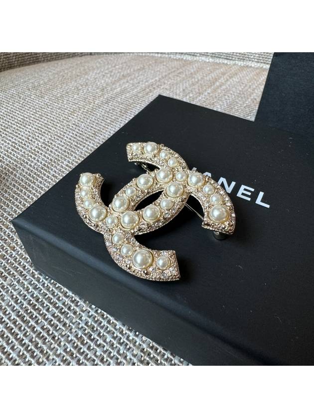 Classic CC logo pearl brooch gold A64762 - CHANEL - BALAAN 4