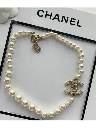 Necklace Metal Glass Pearls Resin & Gold Pearly White Crystal - CHANEL - BALAAN 2