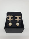 CC Metal Logo Pearl Earrings Gold - CHANEL - BALAAN 3