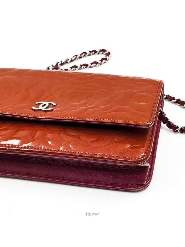 Patent camellia woc cross bag - CHANEL - BALAAN 7