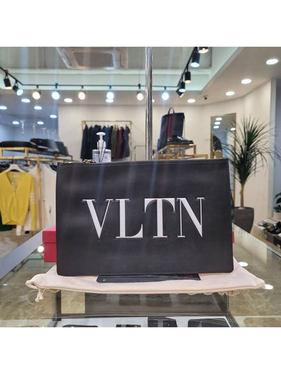 VLTN Logo Leather Clutch Bag Black - VALENTINO - BALAAN 2