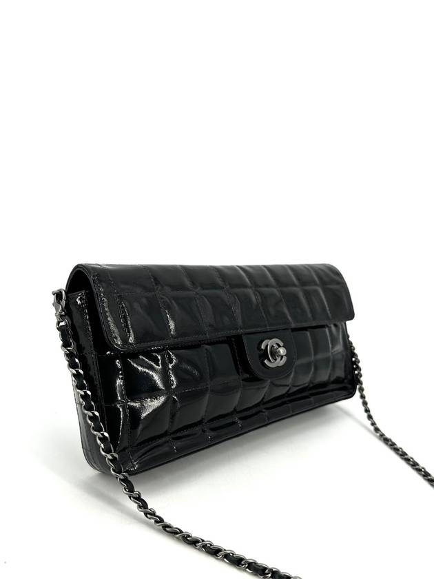 Patent chocolate bar shoulder bag - CHANEL - BALAAN 4