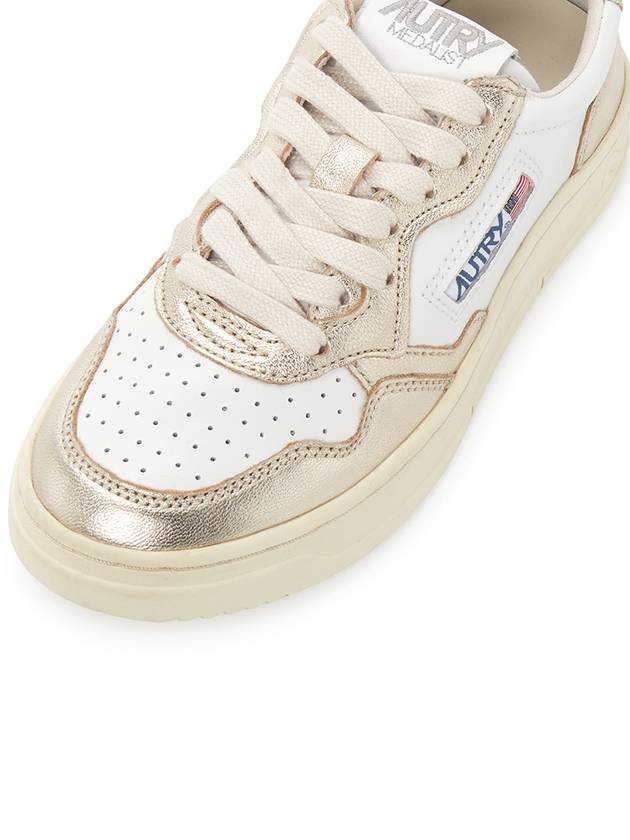 Women's Medalist Bi-Color Low-Top Sneakers Silver - AUTRY - BALAAN 8