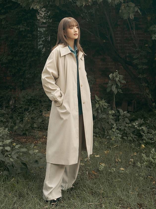 Minnie wearing ANC SINGLE TRENCH COAT BEIGE - ANOETIC - BALAAN 4