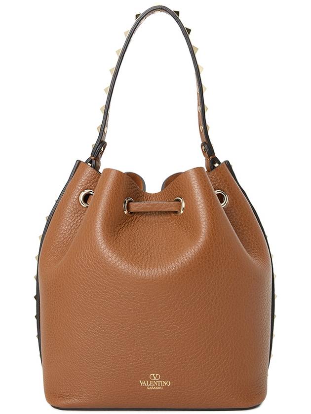 Rockstud Grain Calfskin Bucket Bag Saddle Brown - VALENTINO - BALAAN 5