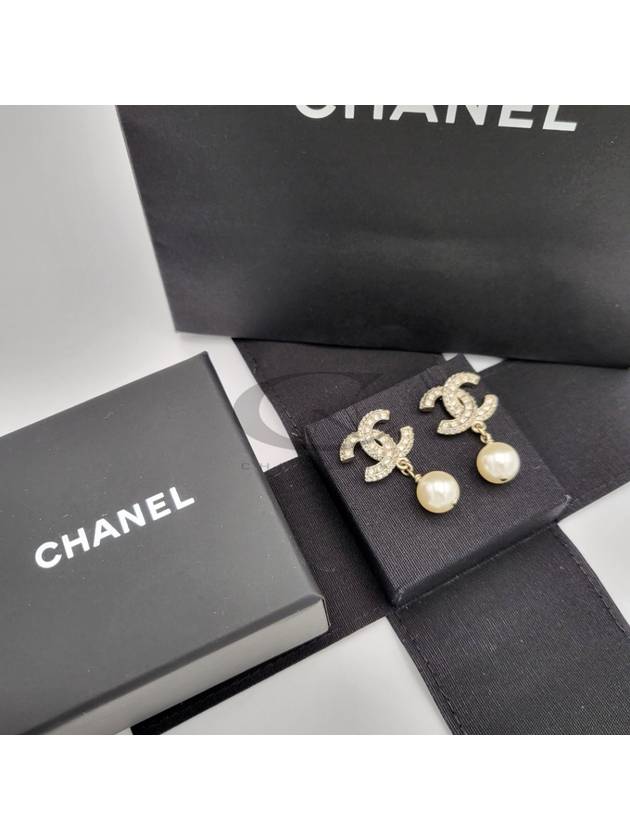 CC Metal Logo Pearl Earrings Gold - CHANEL - BALAAN 3