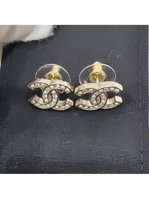 Women's CC Logo Pearl Crystal Stud Earrings Gold - CHANEL - BALAAN 3