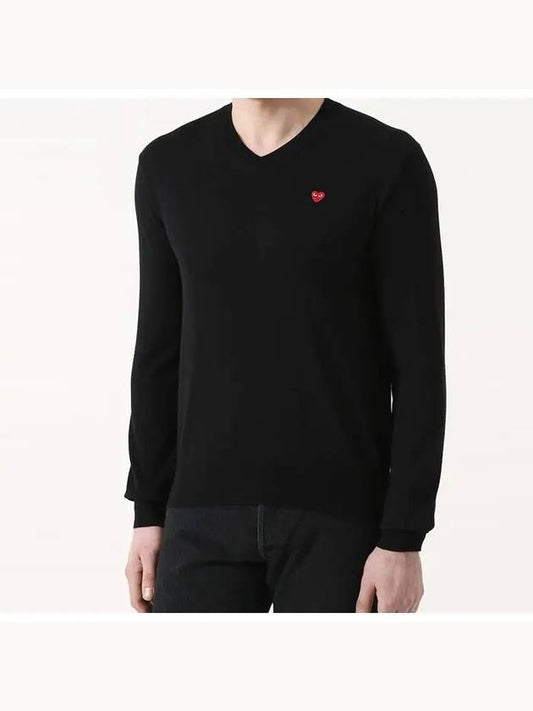 Small Red Wappen Black VNeck Knit P1N052 1 - COMME DES GARCONS - BALAAN 2