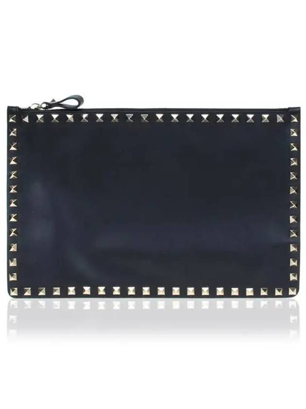 Rockstud Leather Clutch Bag Black - VALENTINO - BALAAN 2