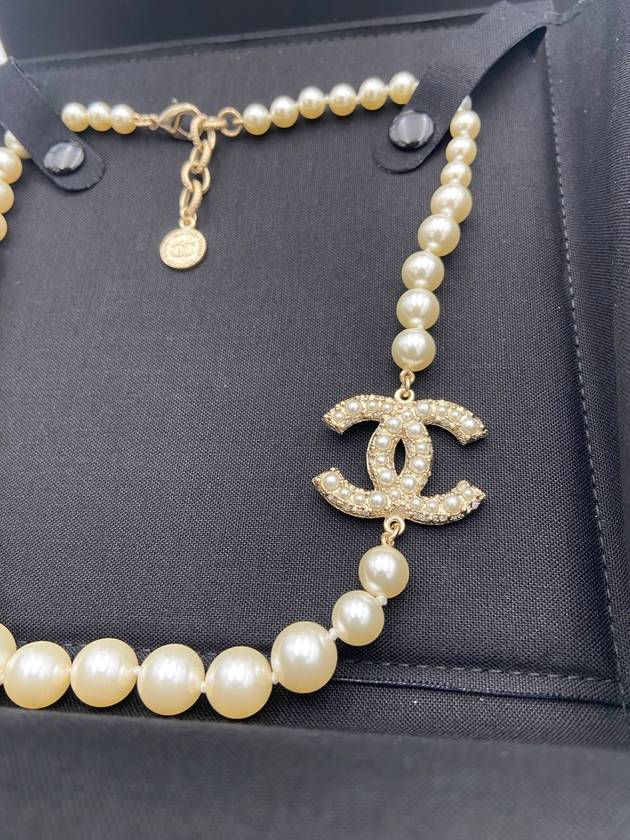 Necklace Metal Glass Pearls Resin & Gold Pearly White Crystal - CHANEL - BALAAN 2