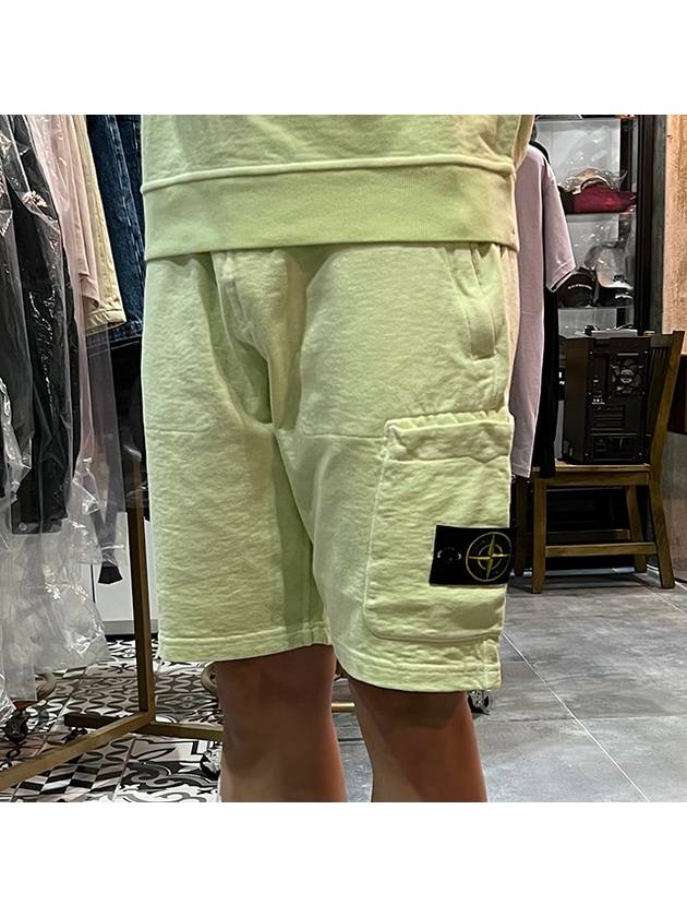 Men's OLD Treatment Logo Patch Cargo Bermuda Shorts Light Green - STONE ISLAND - BALAAN 4